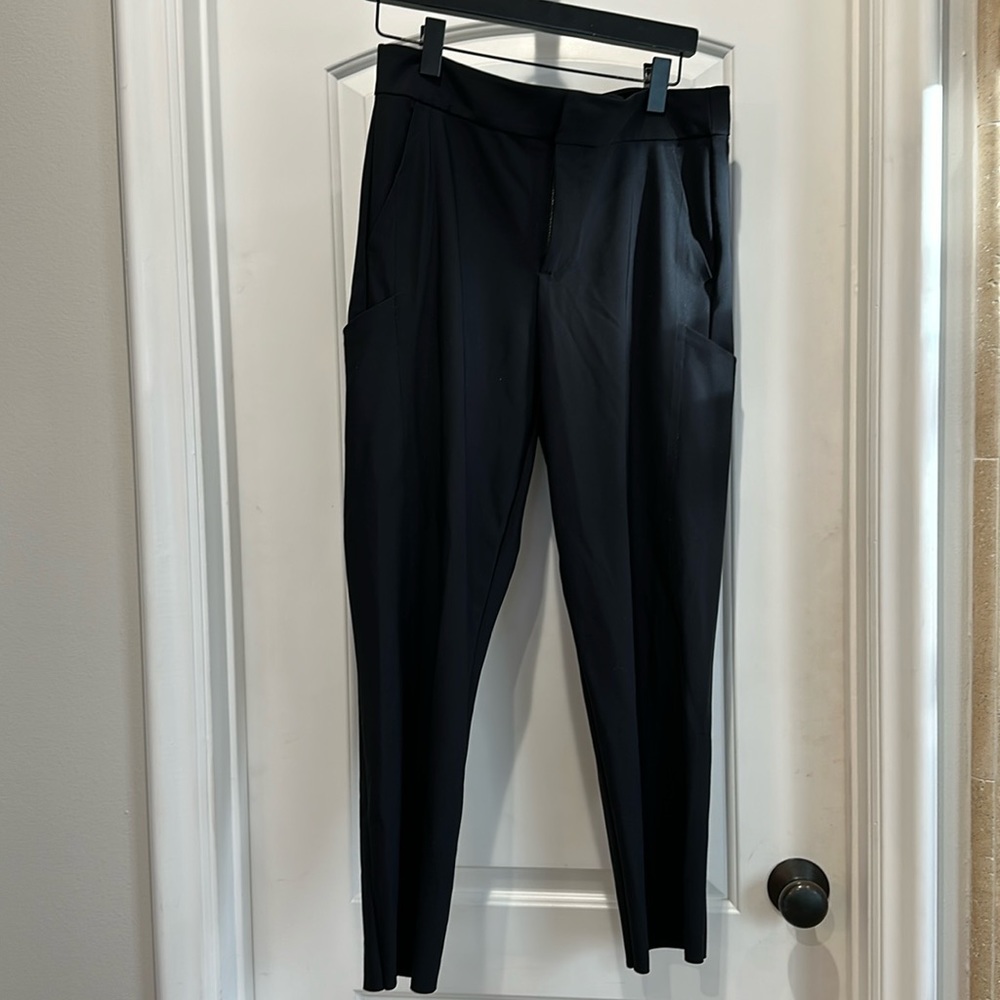 Black Athleta Stellar Straight Crop Pant, size 12